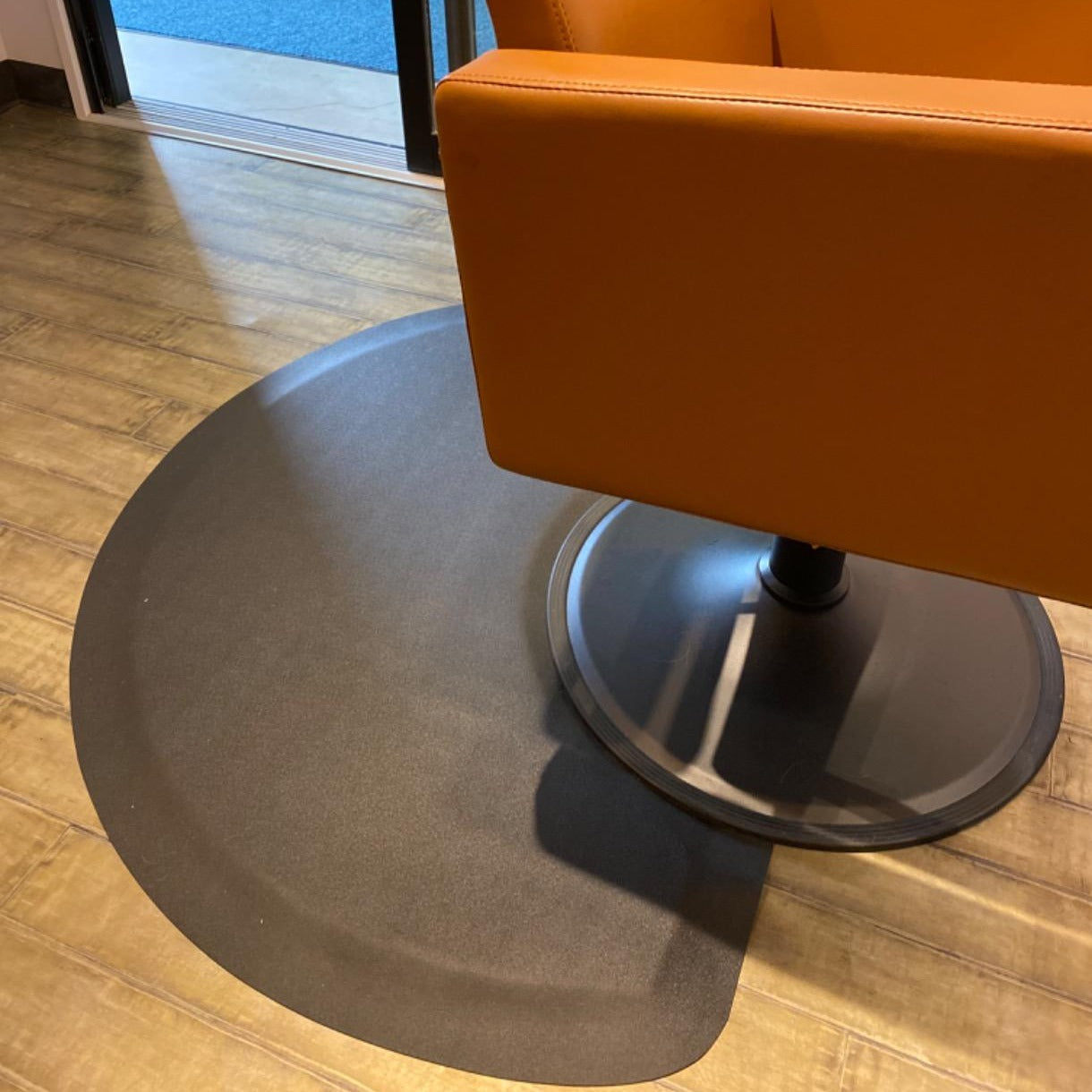 OmySalon 3' x 4' Salon Anti Fatigue Mat Circular Barber Mat for Round Base 1/2'' Thick